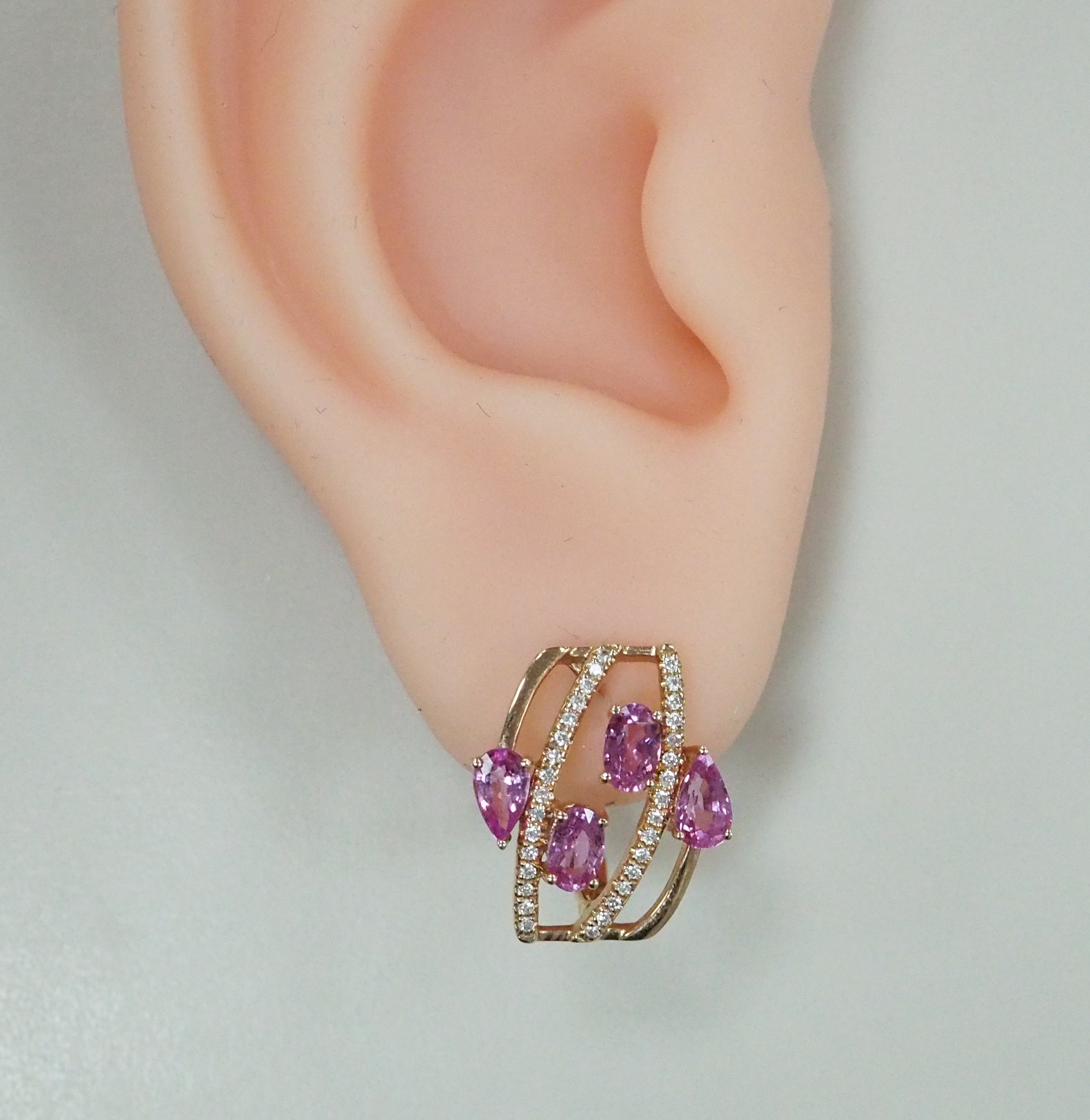 Серьги из золота с розовыми сапфирами